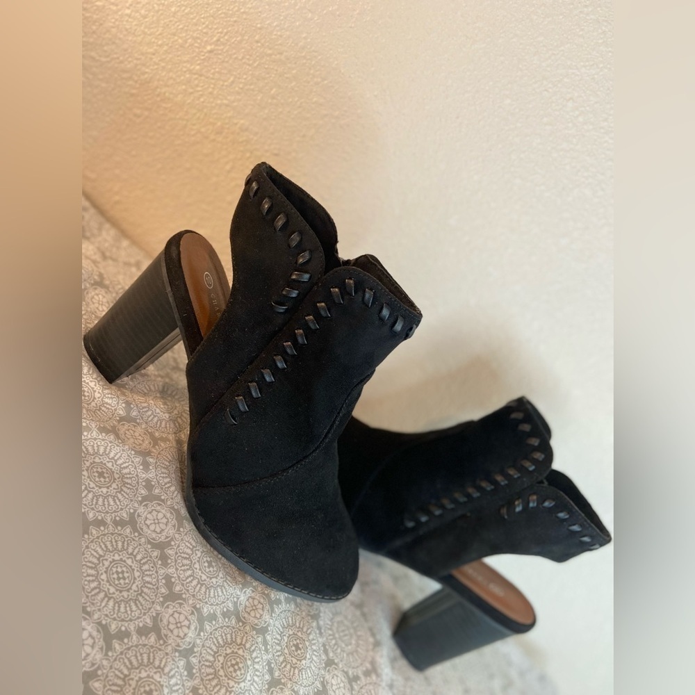 Charles Albert New York~Faux Suede~Open Back~Block Heel~Ankle Bootie~Size 10